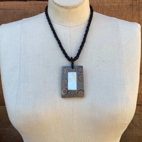 VTG 90s Abstract Abalone Necklace Handmade in Bali - Picture 4 of 10